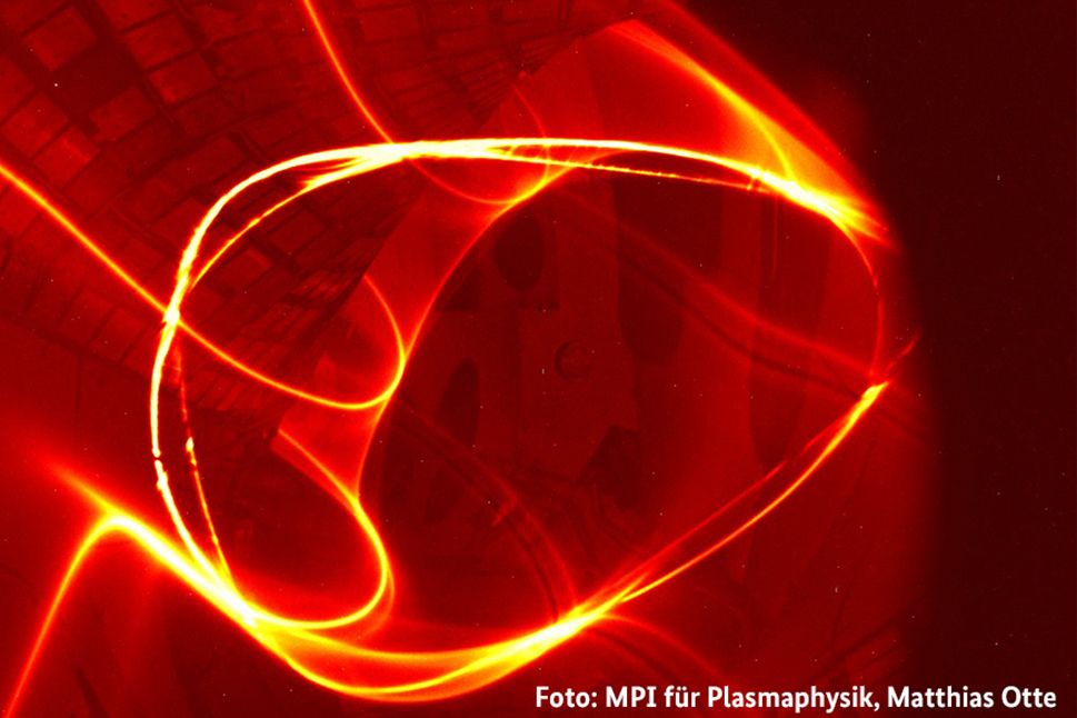 Ein Plasma brennt im Fusionsreaktor.