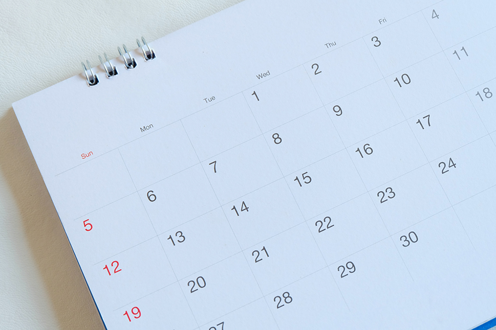 ein Kalender zeigt die Tage eines Monats